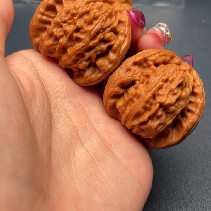 Z***g吊坠文玩核桃白狮子