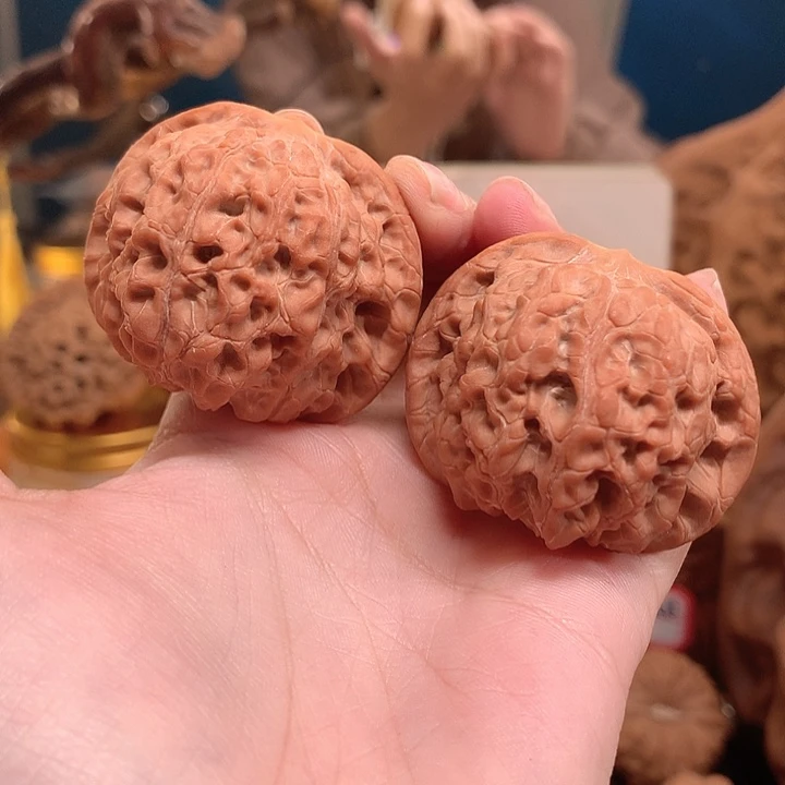文玩核桃吊坠42血麒麟