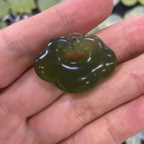 蛇纹石玉挂坠未镶嵌