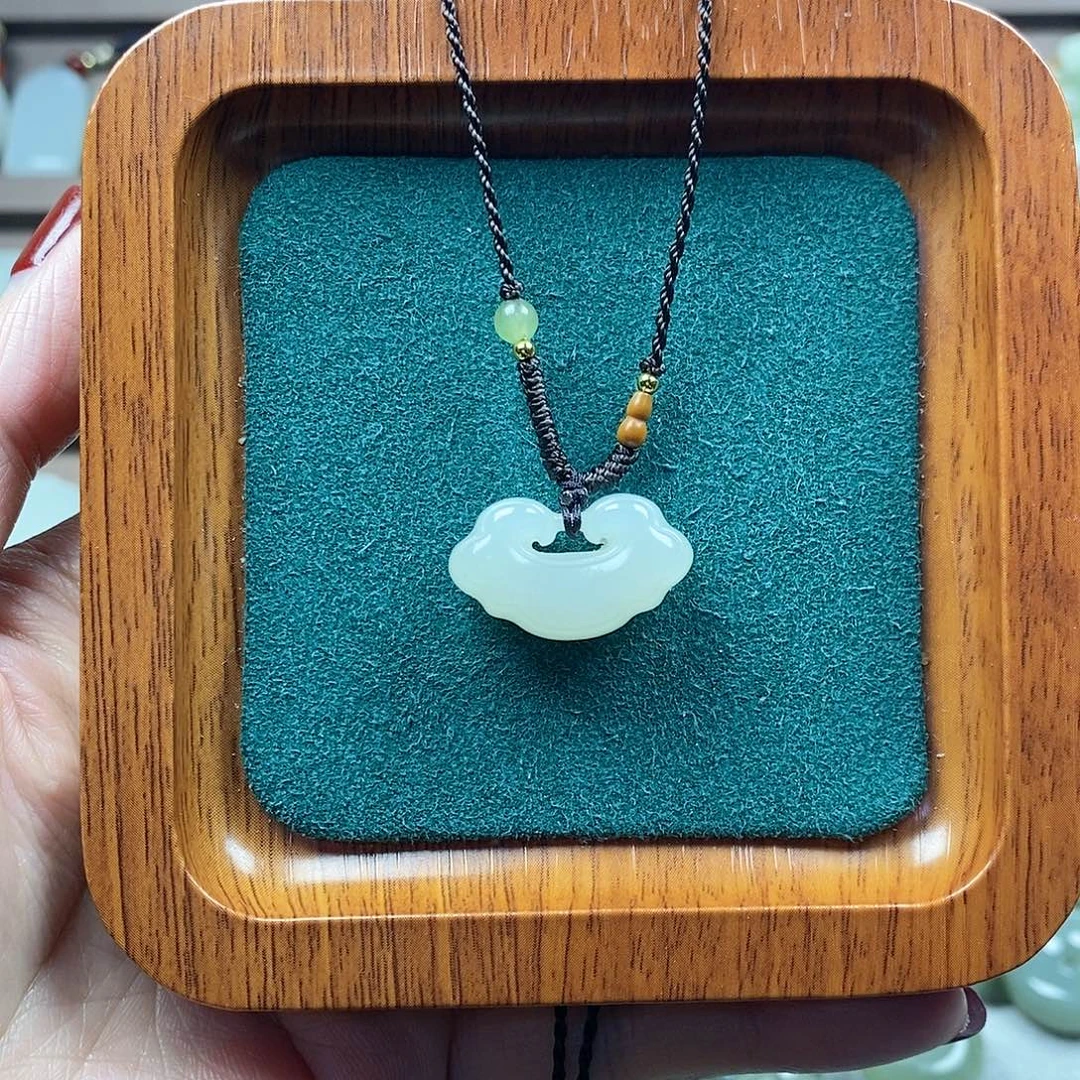 和田玉未镶嵌颈饰孤品25mm祥云锁