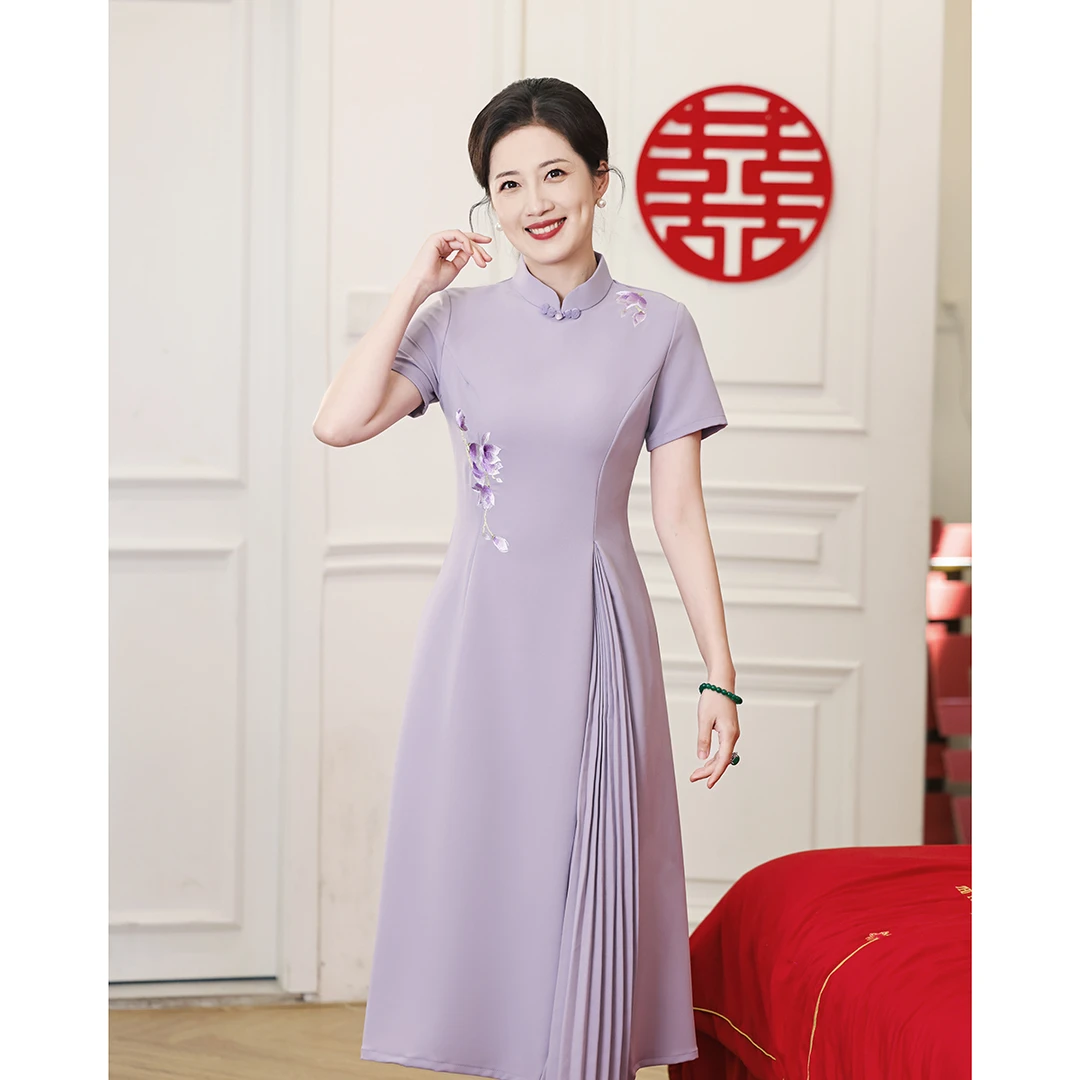 新中式旗袍2025新款女夏季改良喜婆婆婚宴装礼服中年妈妈紫色缎面