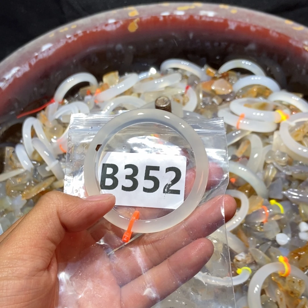 月****玛瑙/玉髓未镶嵌手镯