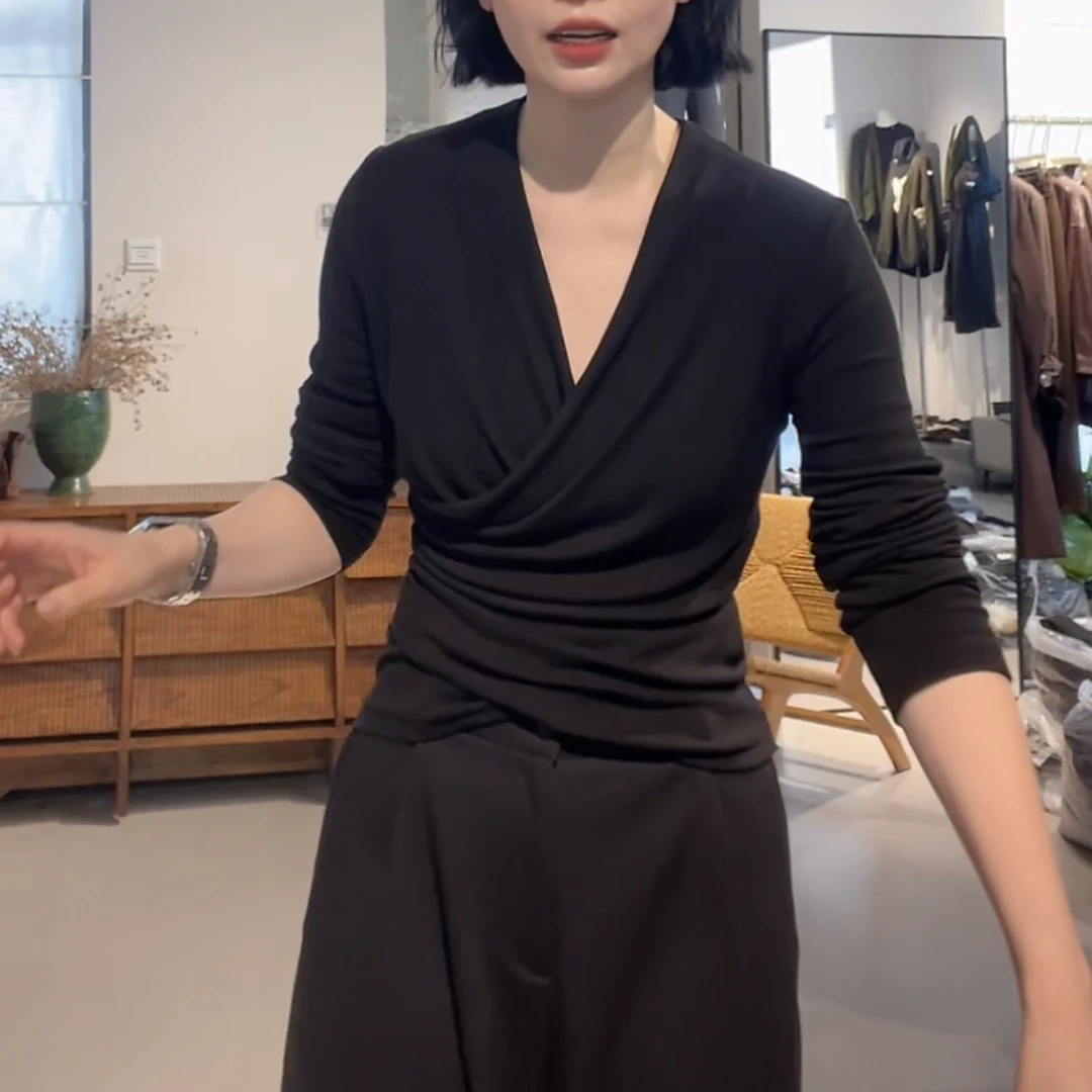 高级感不规则V领交叉长袖打底T恤女2025新款秋冬时尚显瘦黑色上衣