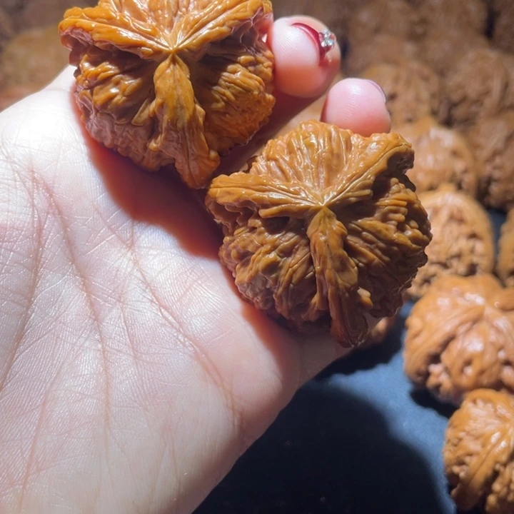 刘***丶文玩核桃吊坠白狮子