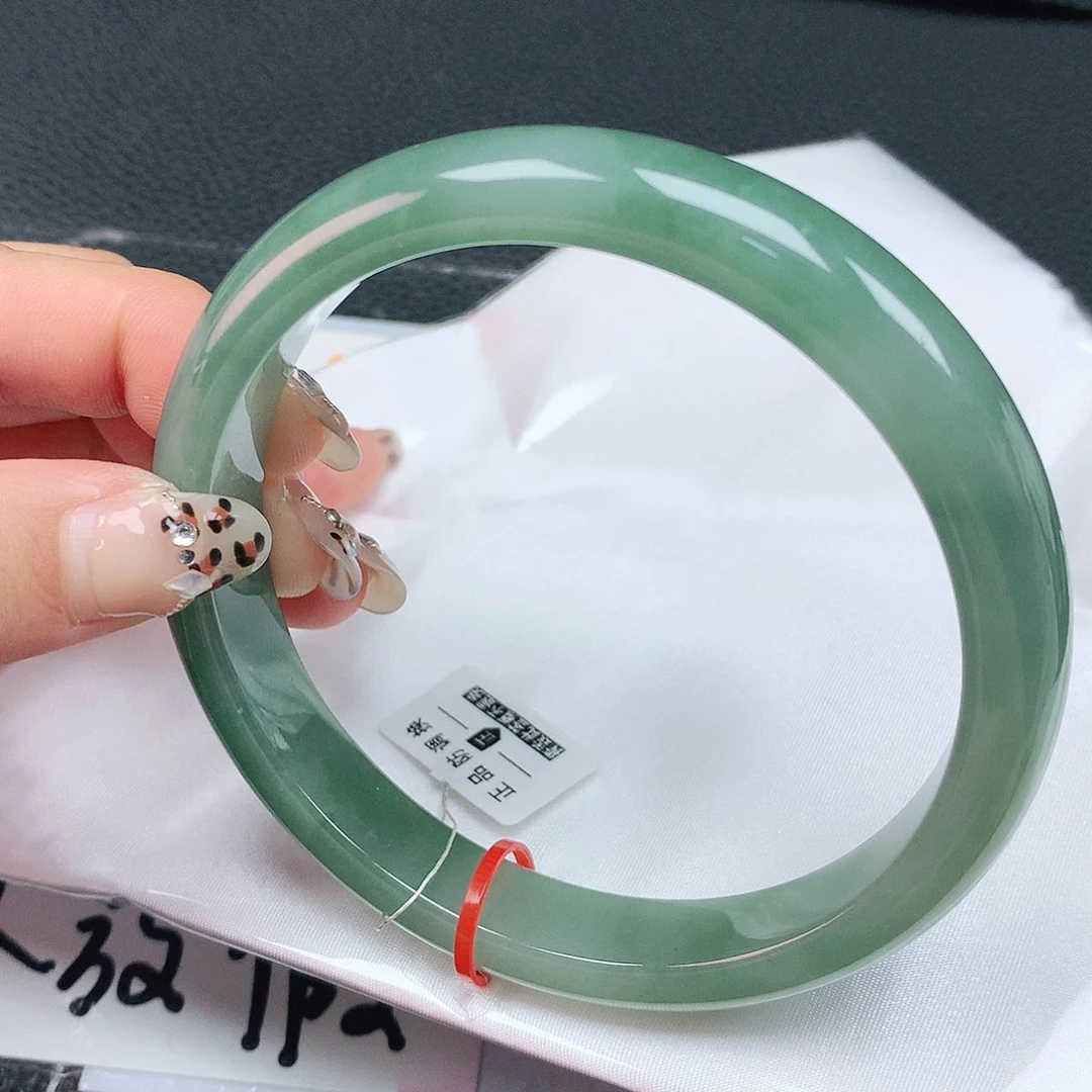 翡翠手镯未镶嵌71圈