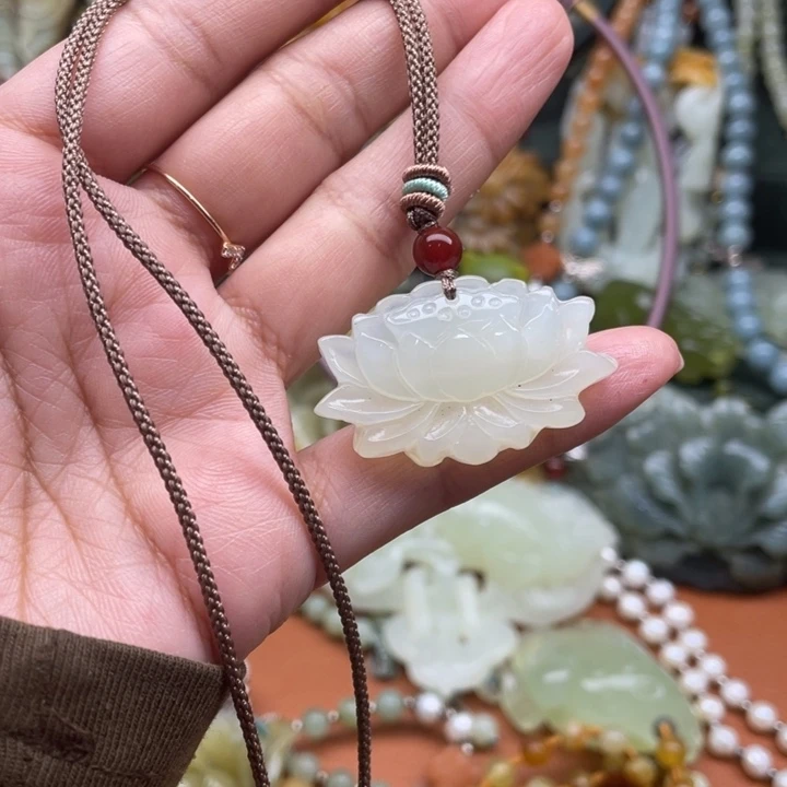 蛇纹石玉吊坠合金