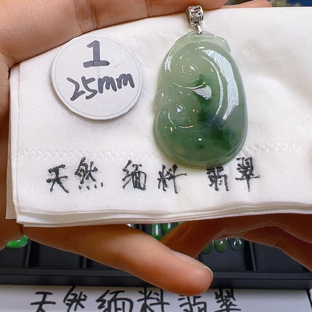 翡翠颈饰18K金镶嵌翡翠