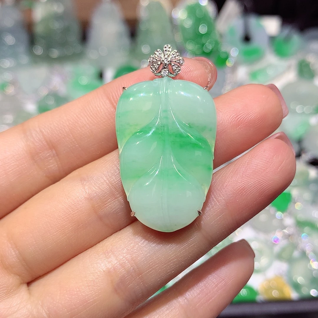 翡翠18K金镶嵌颈饰叶