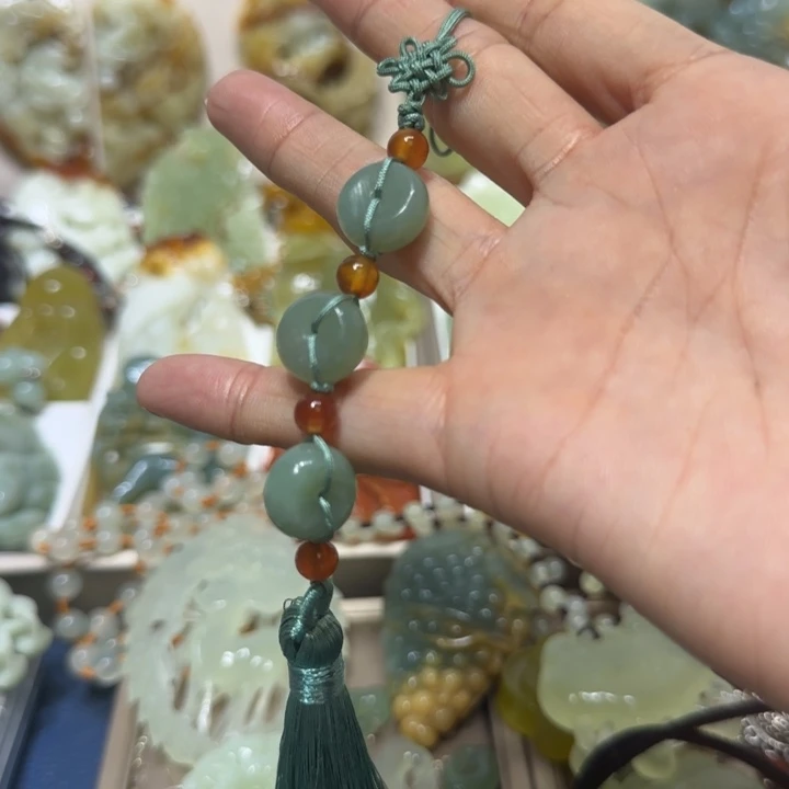 蛇纹石玉吊坠未镶嵌虚**愚