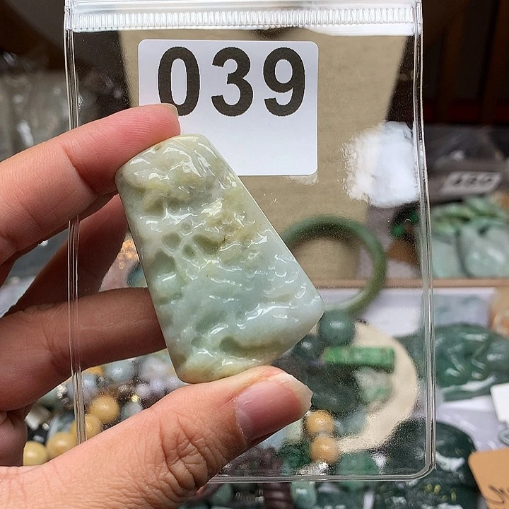 翡翠颈饰未镶嵌秀*翡翠