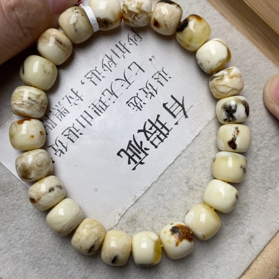 蜜蜡未镶嵌珠宝奇石60