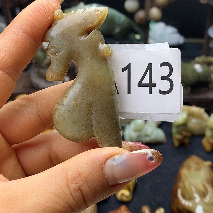 和田玉未镶嵌车挂