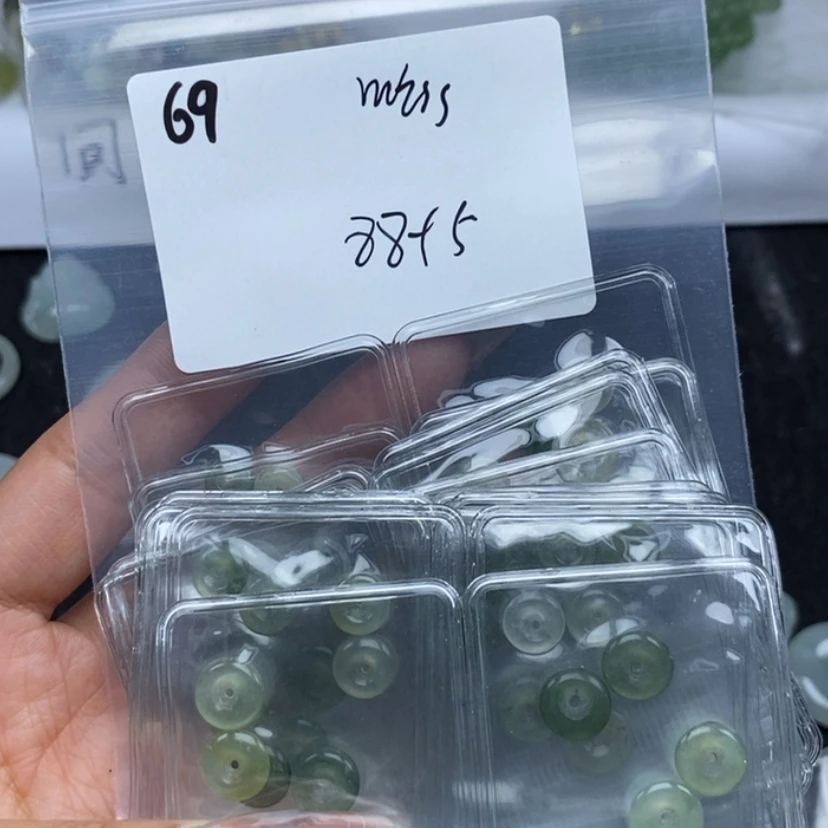 【闪购商品】翡翠颈饰未镶嵌m****董