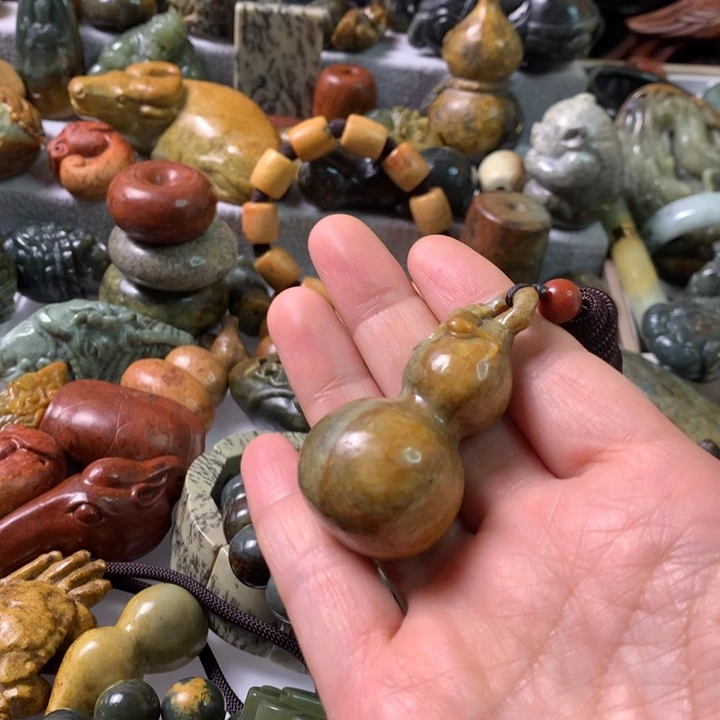 未镶嵌岫岩河磨玉（透闪石质玉）把件