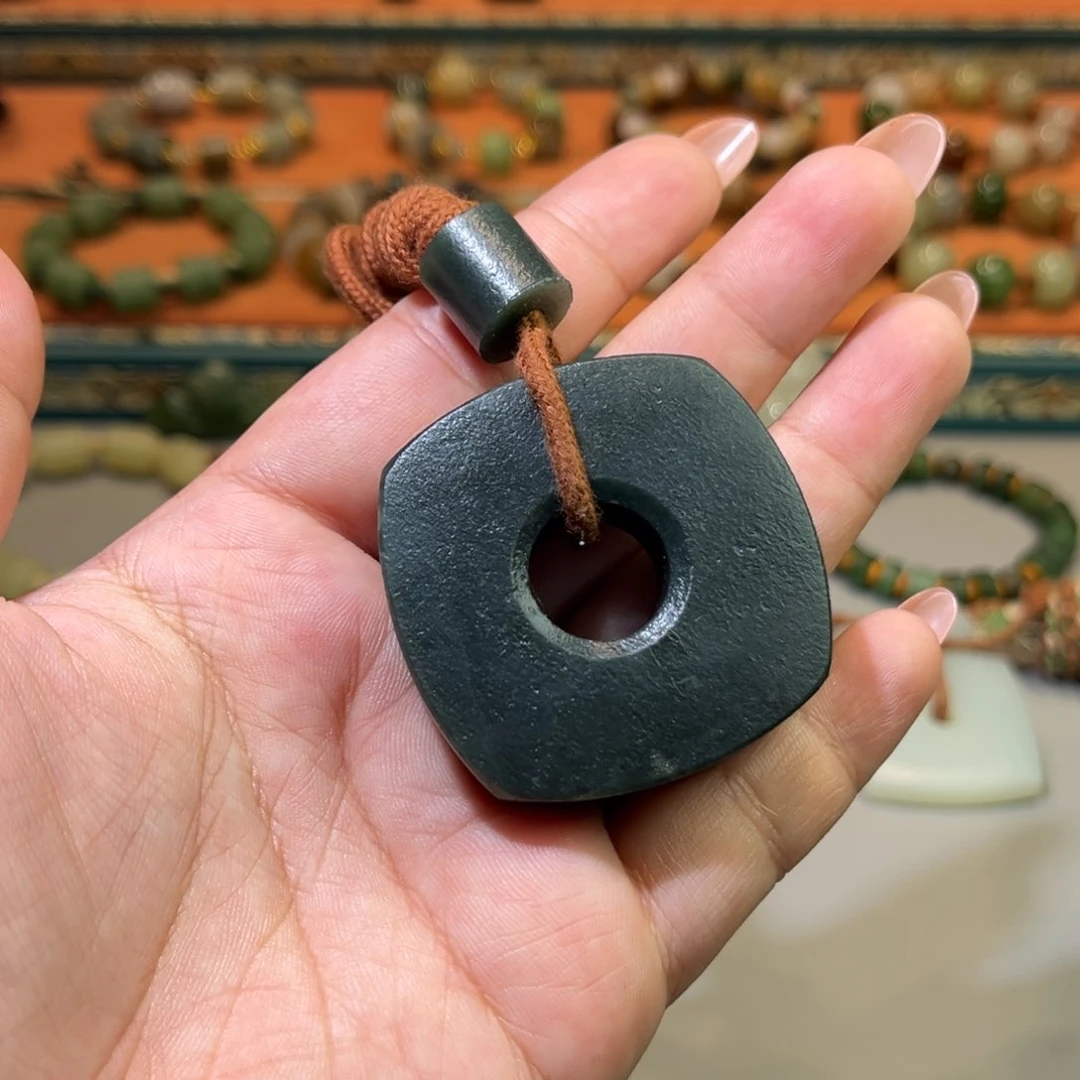 颈饰未镶嵌和田玉微瑕