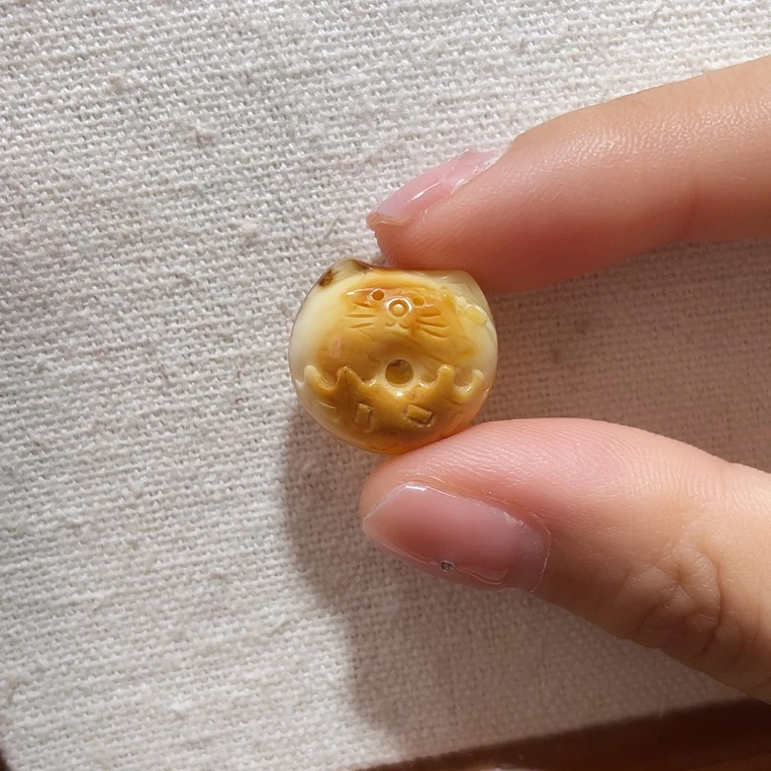 琥珀未镶嵌裸石甜甜圈