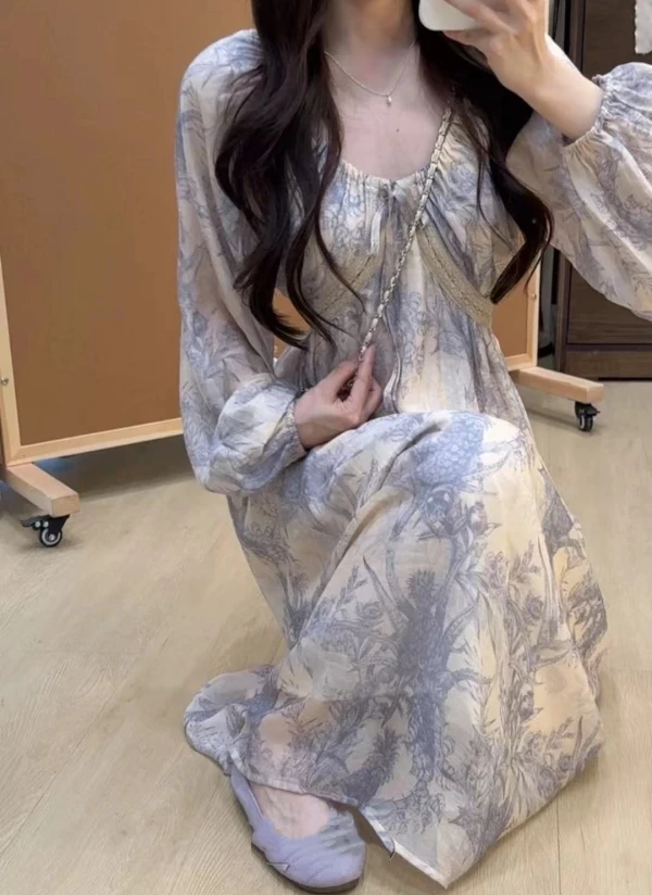 法式连衣裙收腰中长款气质显瘦裙子意式长袖碎花秋季圆领甜美长裙