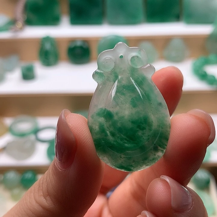 石英质玉吊坠未镶嵌