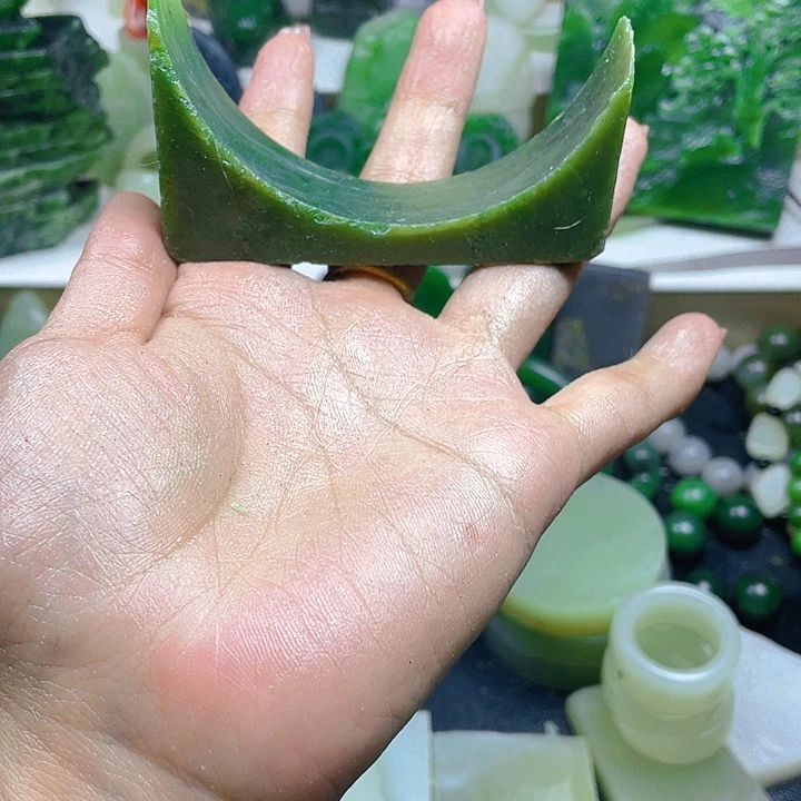 和田玉未镶嵌珠宝半成品