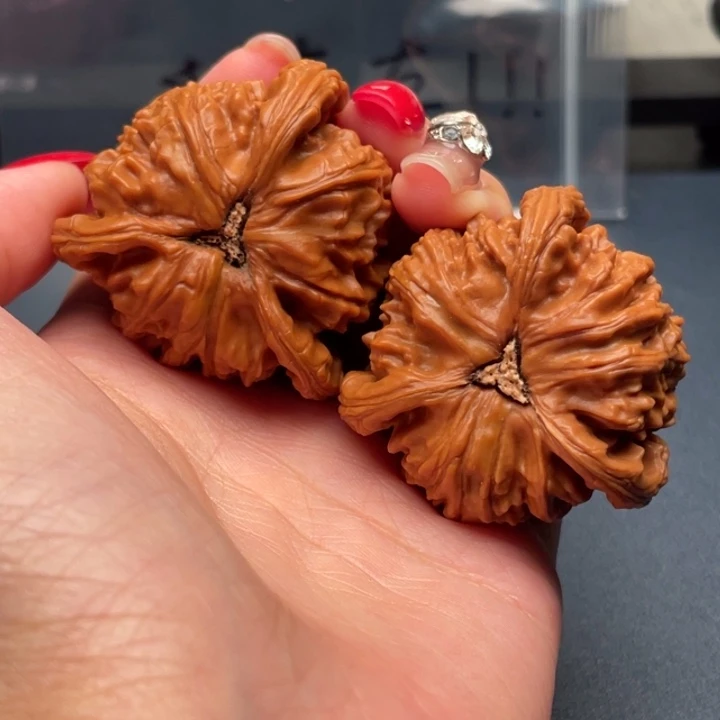 木***3文玩核桃吊坠白狮子