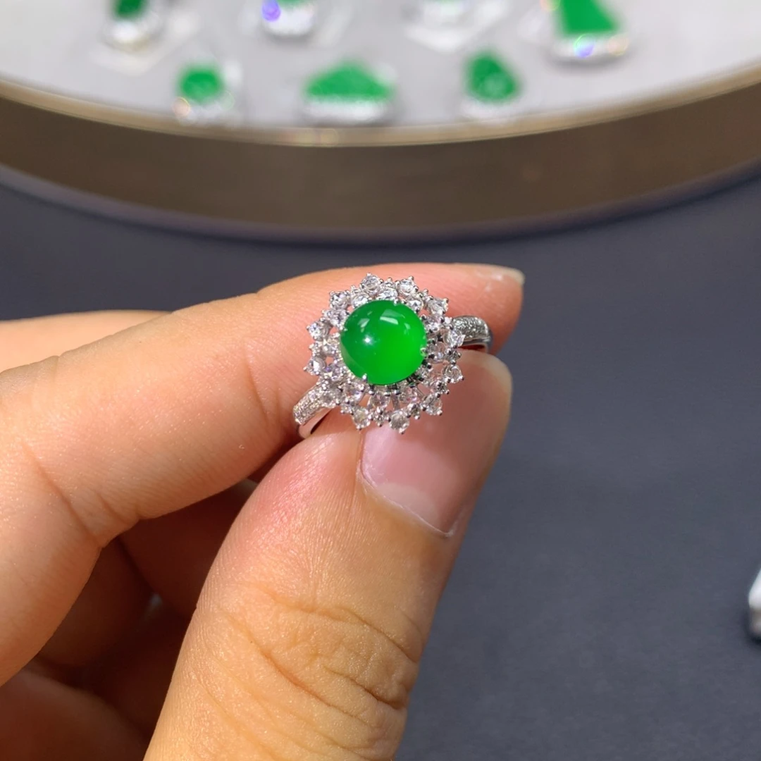 翡翠戒指18K金镶嵌翡翠