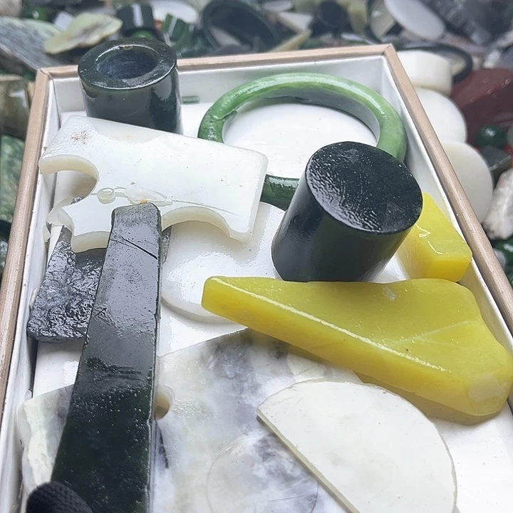 和田玉（糖玉）和田玉边角料9K金镶嵌平*