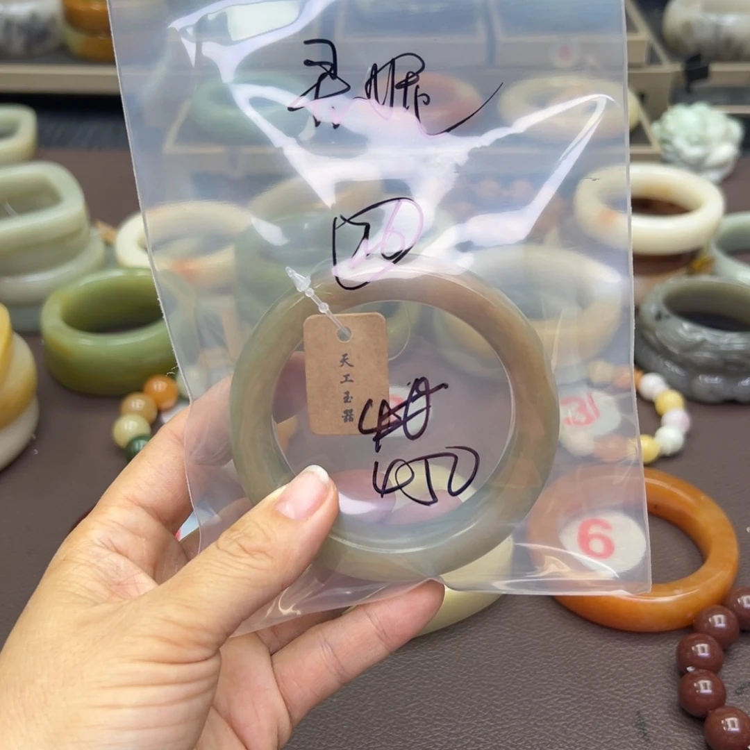 石英质玉未镶嵌手镯君**儿