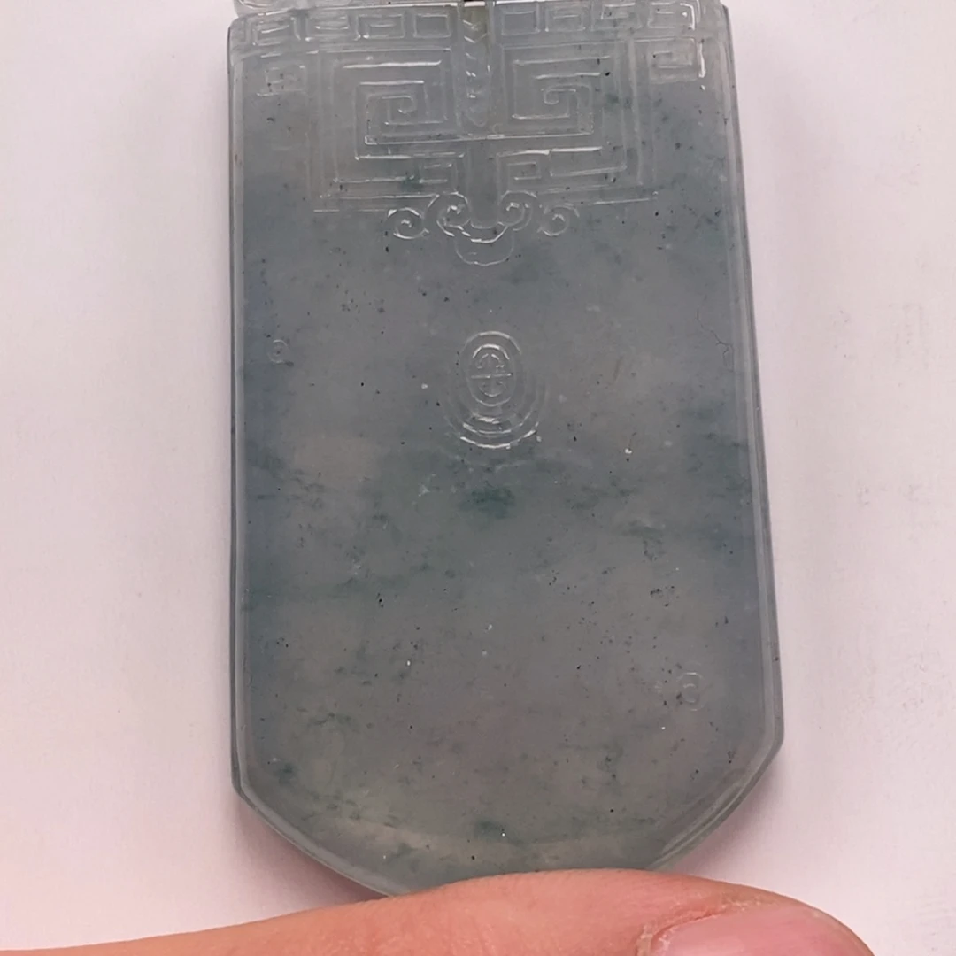 翡翠未镶嵌颈饰              19