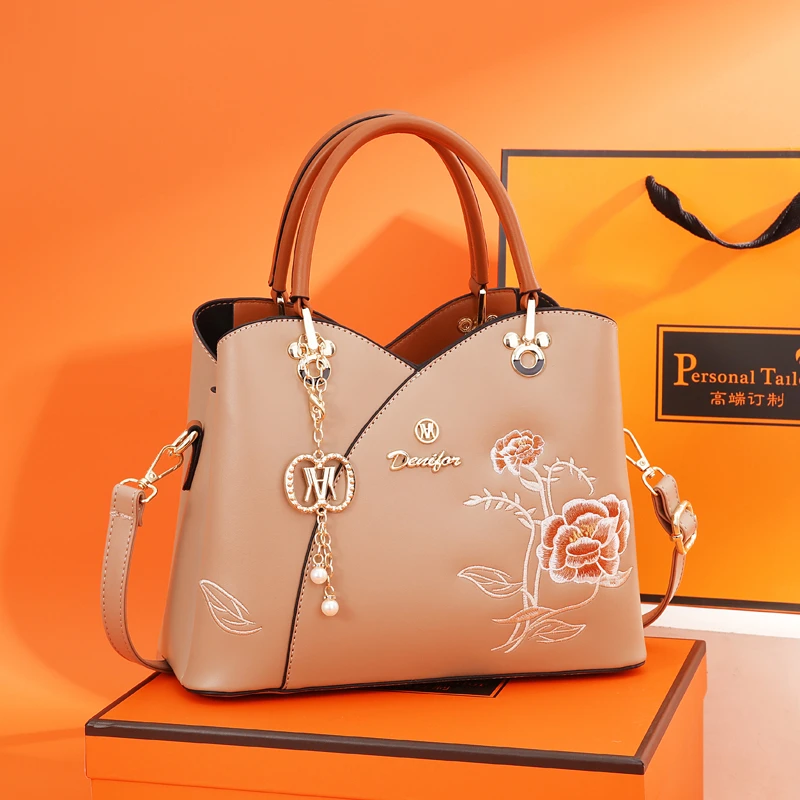 新中式国风包包手提包中年女士刺绣妈妈包大容量配旗袍包生日礼物