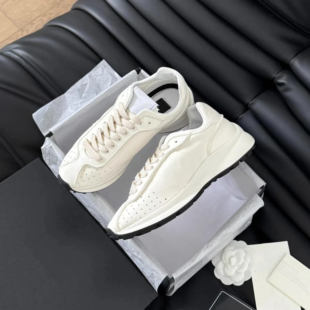 春季新款小香风运动休闲鞋时尚百搭透气皮面打孔低帮系带小白鞋