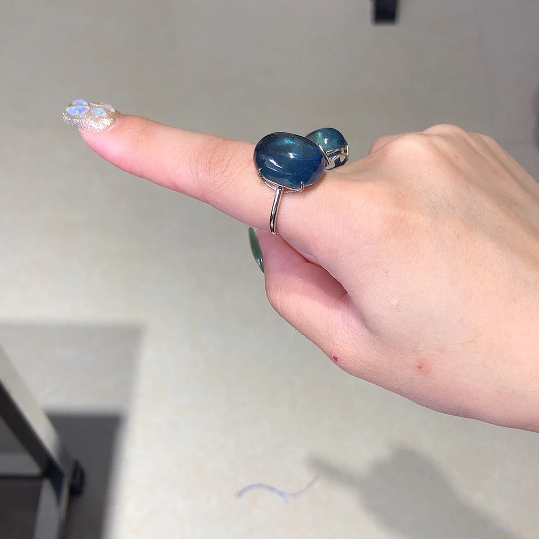 天然辰砂魔鬼蓝海蓝宝蛋面镶嵌戒指