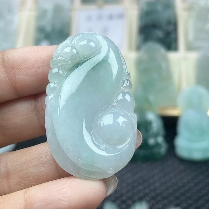 颈饰未镶嵌翡翠天然翡翠A货如意