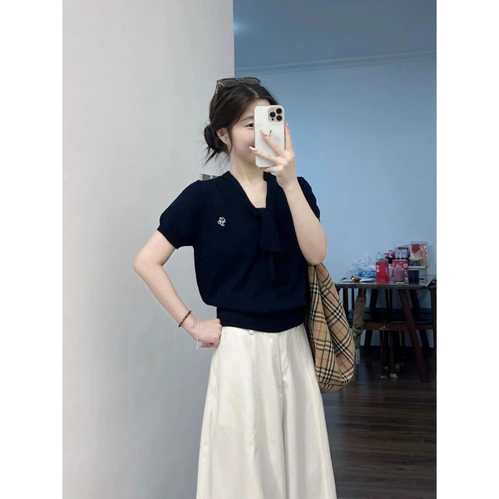 上身绝美！藏蓝色刺绣系带v领正肩短袖T恤女夏2025针织衫短款上衣