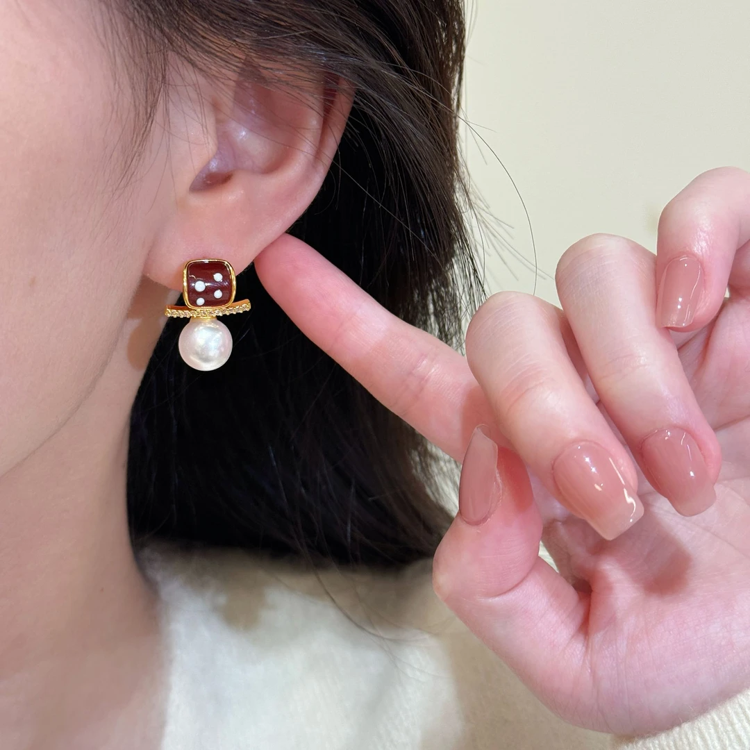 铜合金合成锆石耳饰 【童话】轻奢简约小众珠珠小巧红色耳环秋冬款