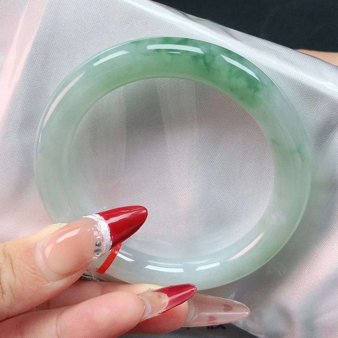 翡翠手镯未镶嵌53圈