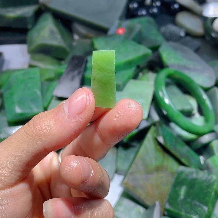 和田玉（碧玉）未镶嵌颈饰