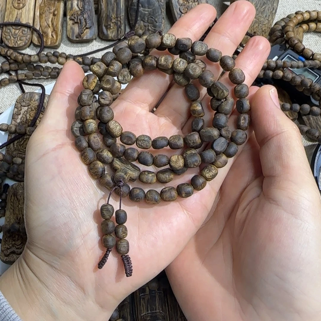 沉香手串随形树钉虫漏手串21.4克