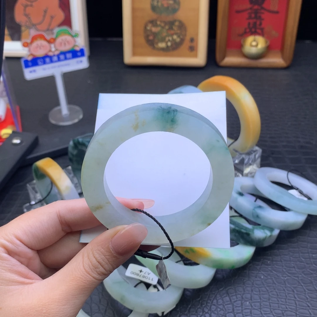定制翡翠未镶嵌翡翠手镯