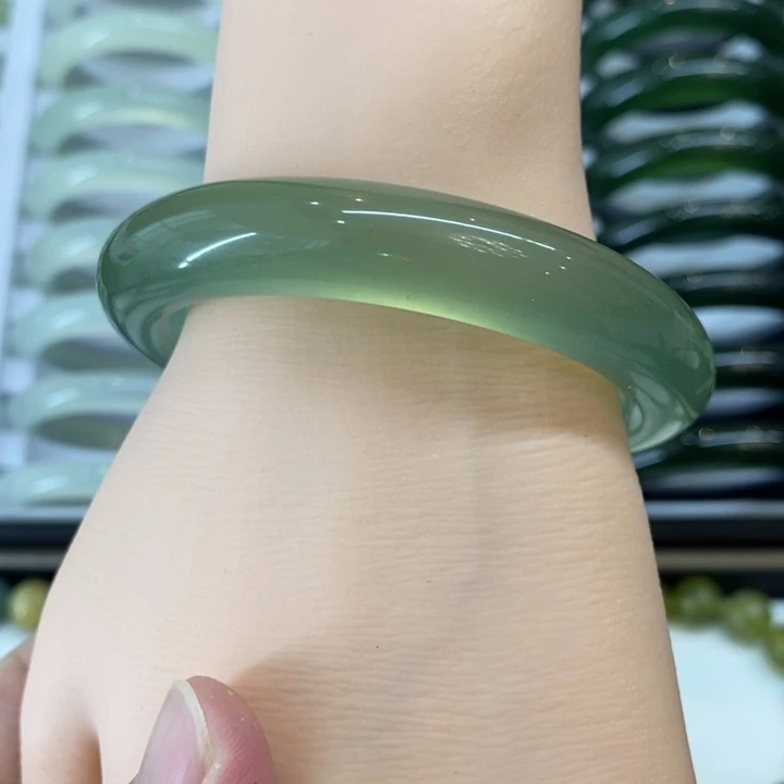 蛇纹石玉未镶嵌手镯57