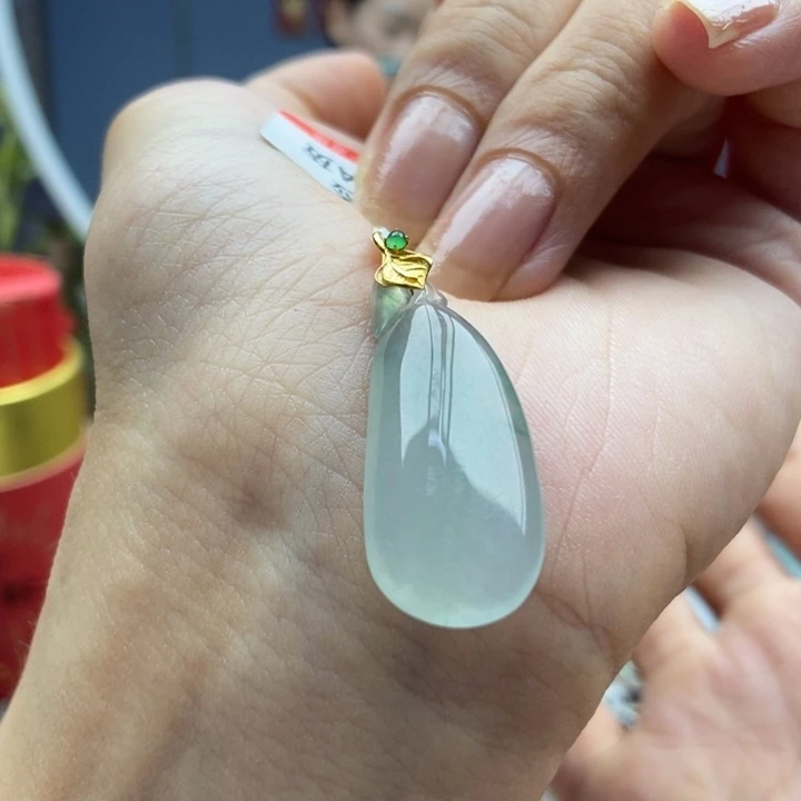 翡翠18K金镶嵌颈饰吊坠50