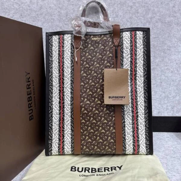 95新/博柏利/市场价16000/包包/250207XZ0016