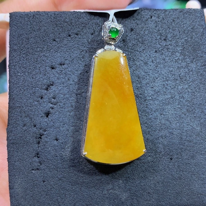 翡翠18K金镶嵌颈饰翡翠
