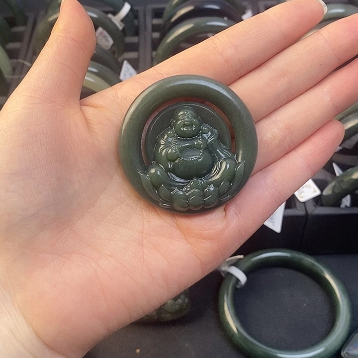 颈饰未镶嵌和田玉镯心佛