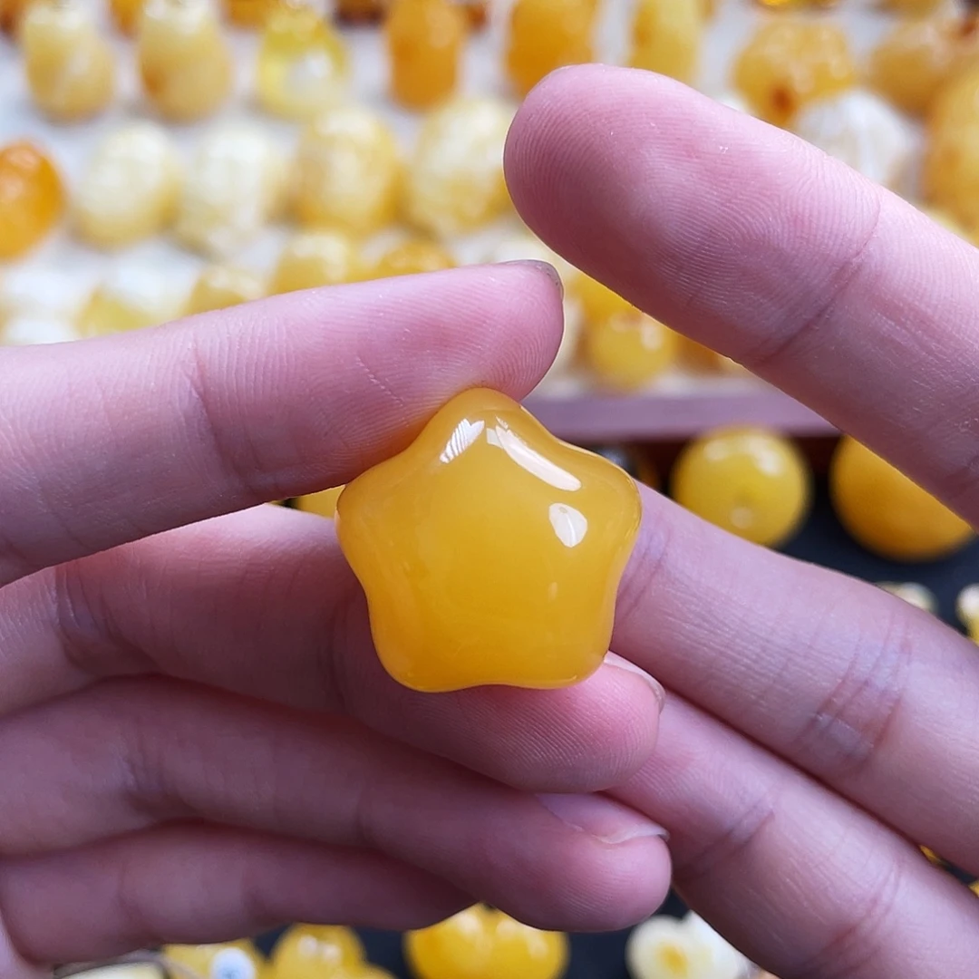 张***丽琥珀未镶嵌珠宝奇石