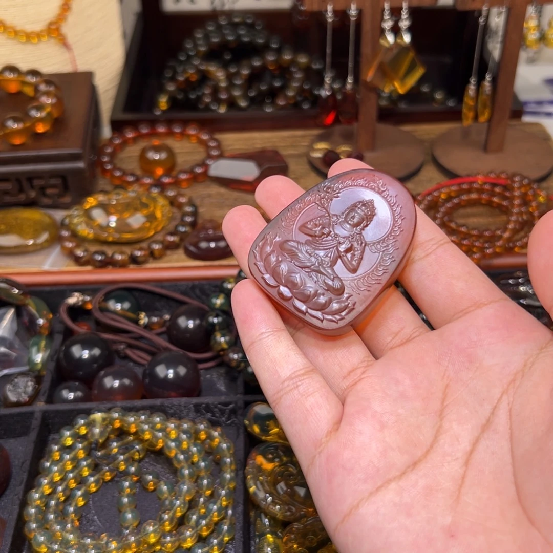 琥珀颈饰未镶嵌大势至菩萨