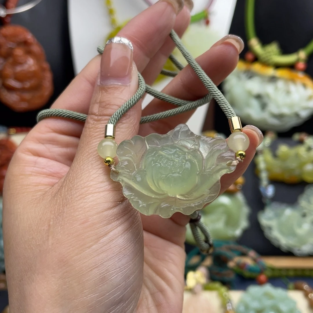 蛇纹石玉未镶嵌颈饰