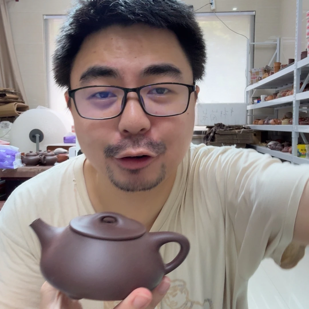 茶杯紫砂微瑕的壶