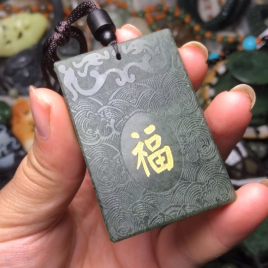 和田玉未镶嵌把件