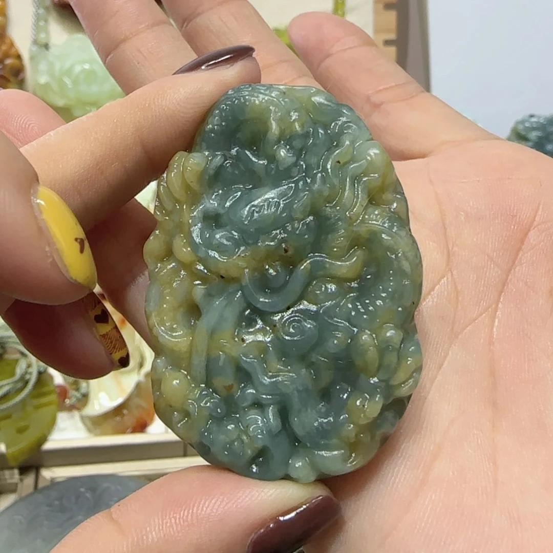 未镶嵌蛇纹石玉吊坠