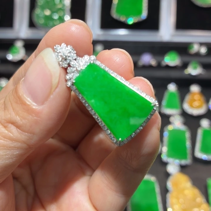 翡翠18K金镶嵌吊坠(不含链)翡翠